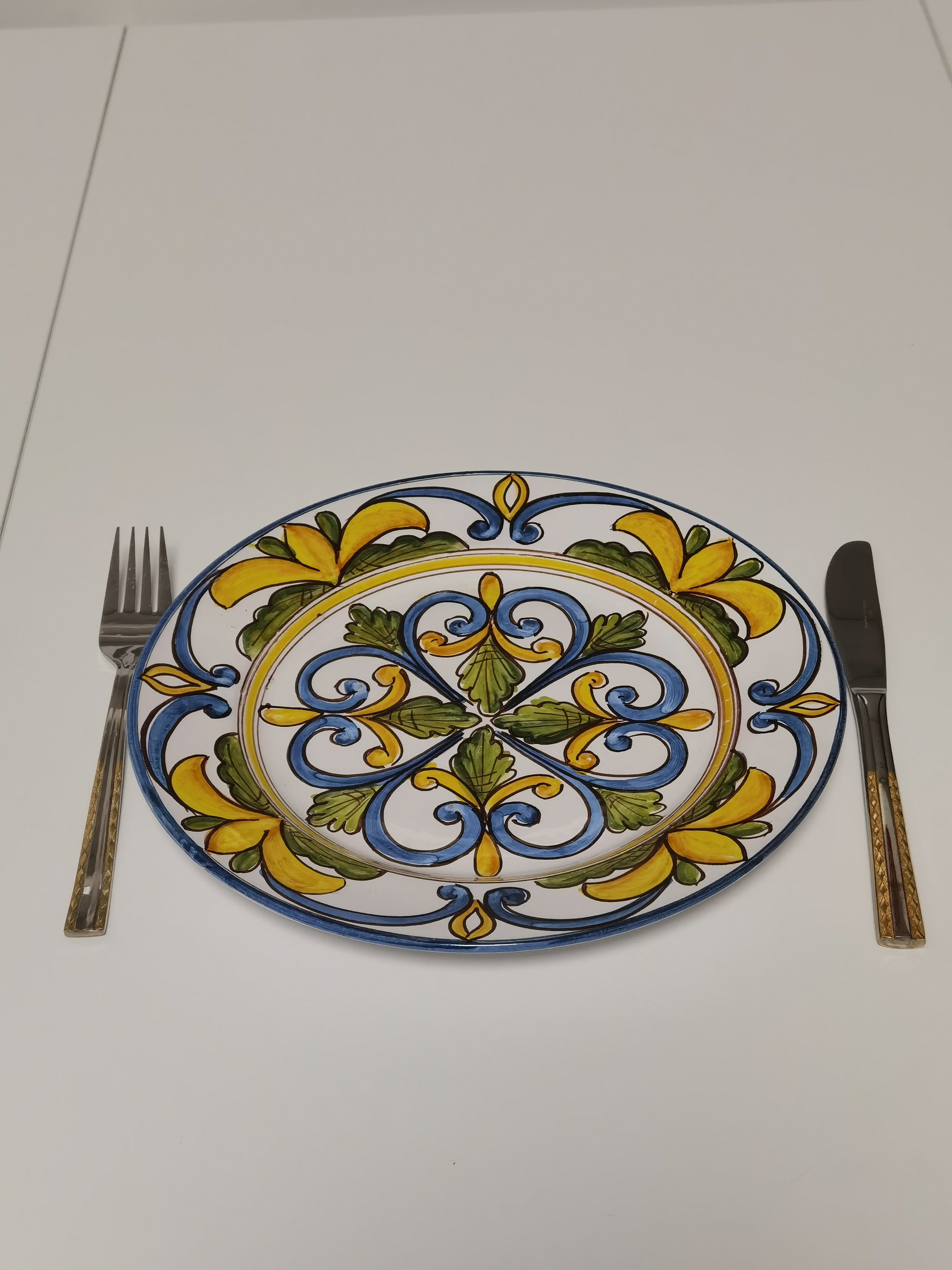 Set piatti piano e fondo in ceramica di Caltagirone