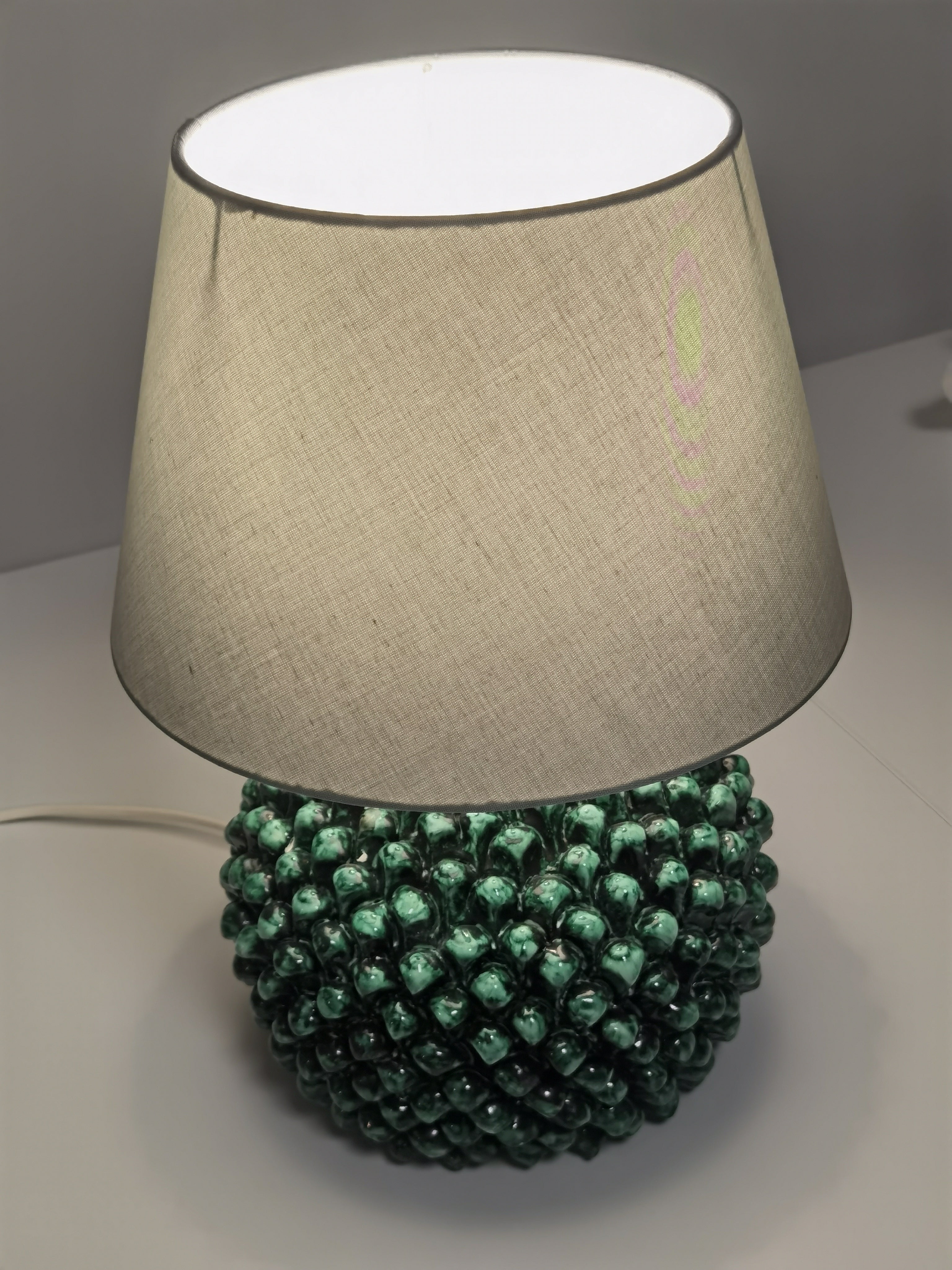 Lampada modello pigna in ceramica di Caltagirone