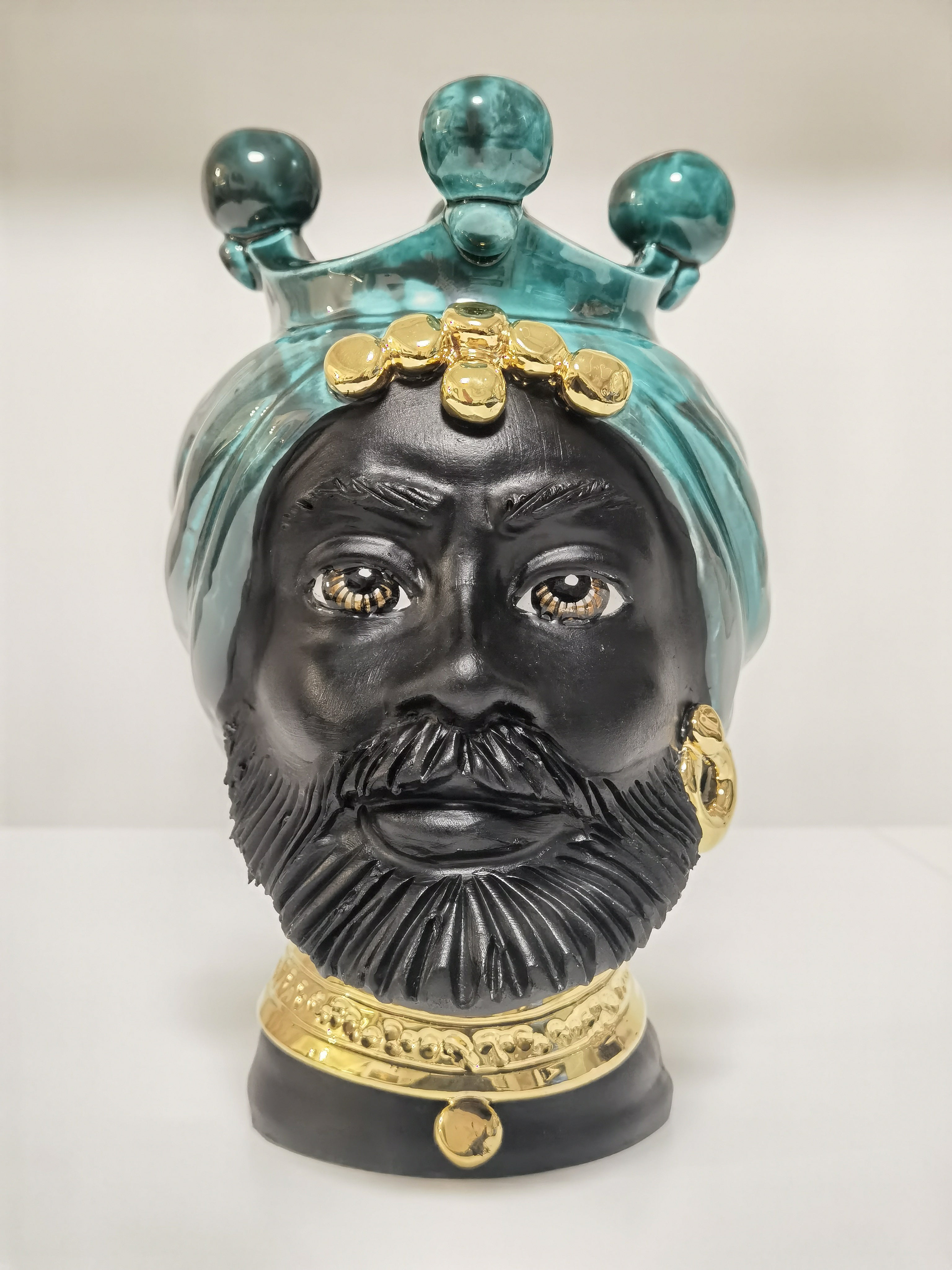 Testa di Moro Uomo con Corona e Dettagli in Oro – Ceramica di Caltagirone | 25 cm