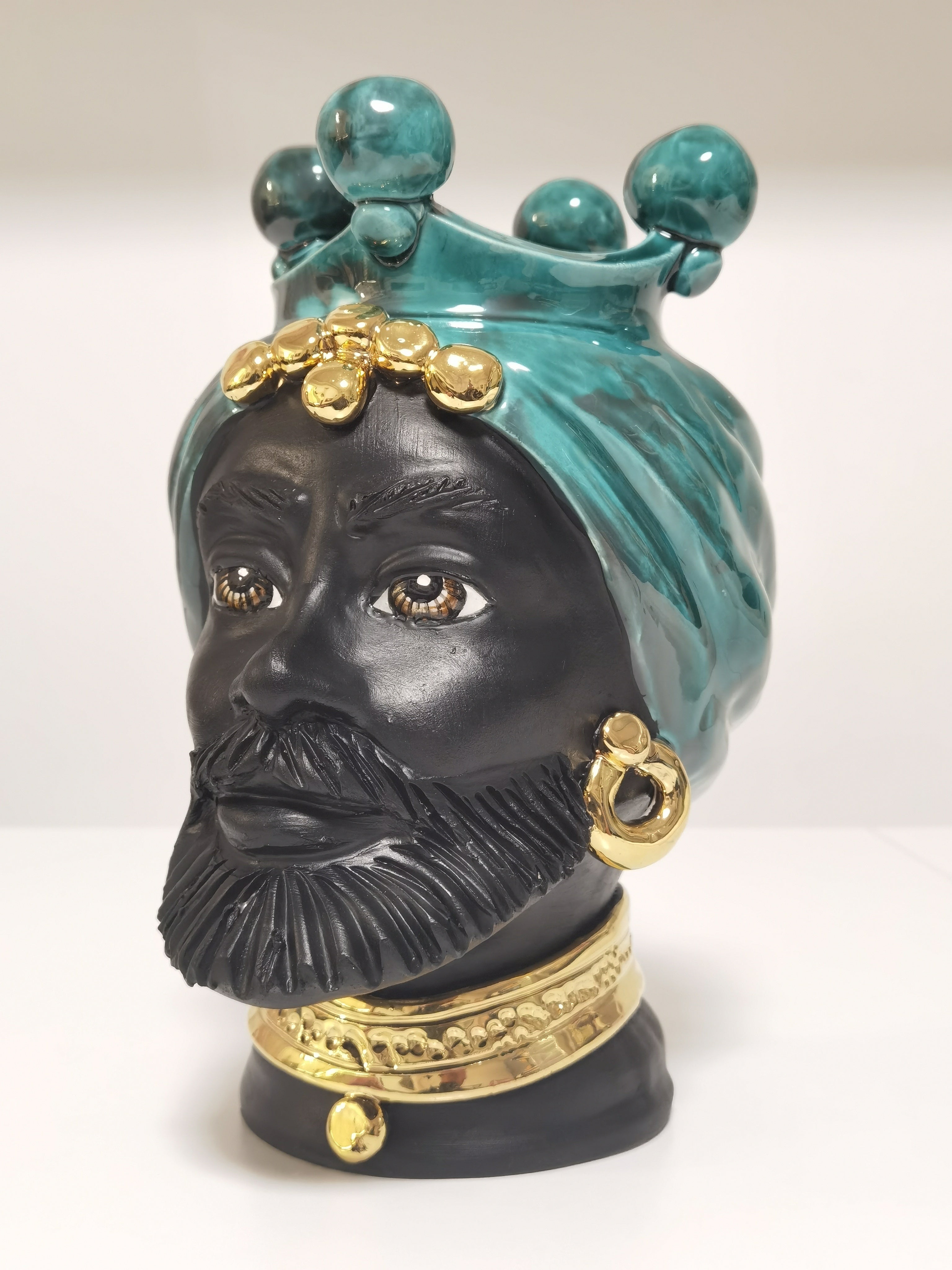 Testa di Moro Uomo con Corona e Dettagli in Oro – Ceramica di Caltagirone | 25 cm