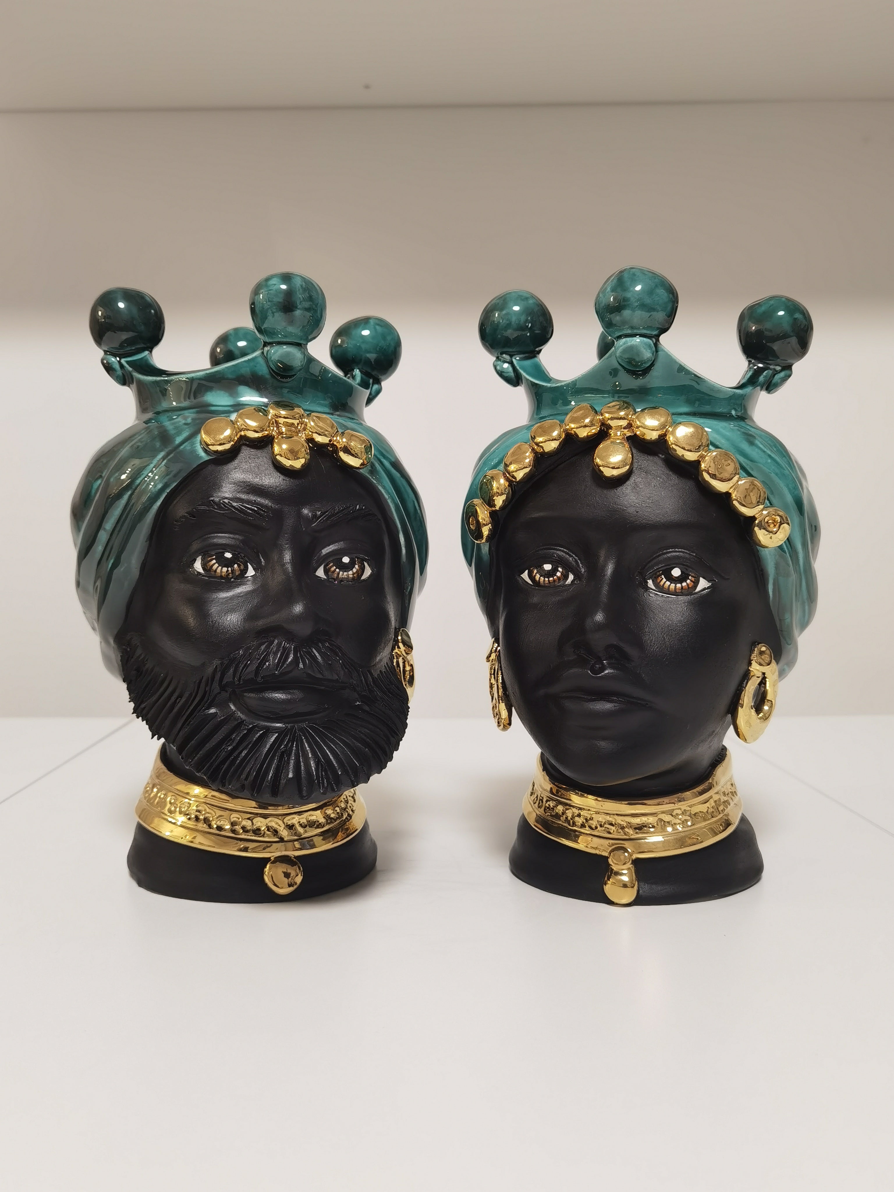 Coppia Teste di Moro con Corona e Dettagli in Oro | 25 cm