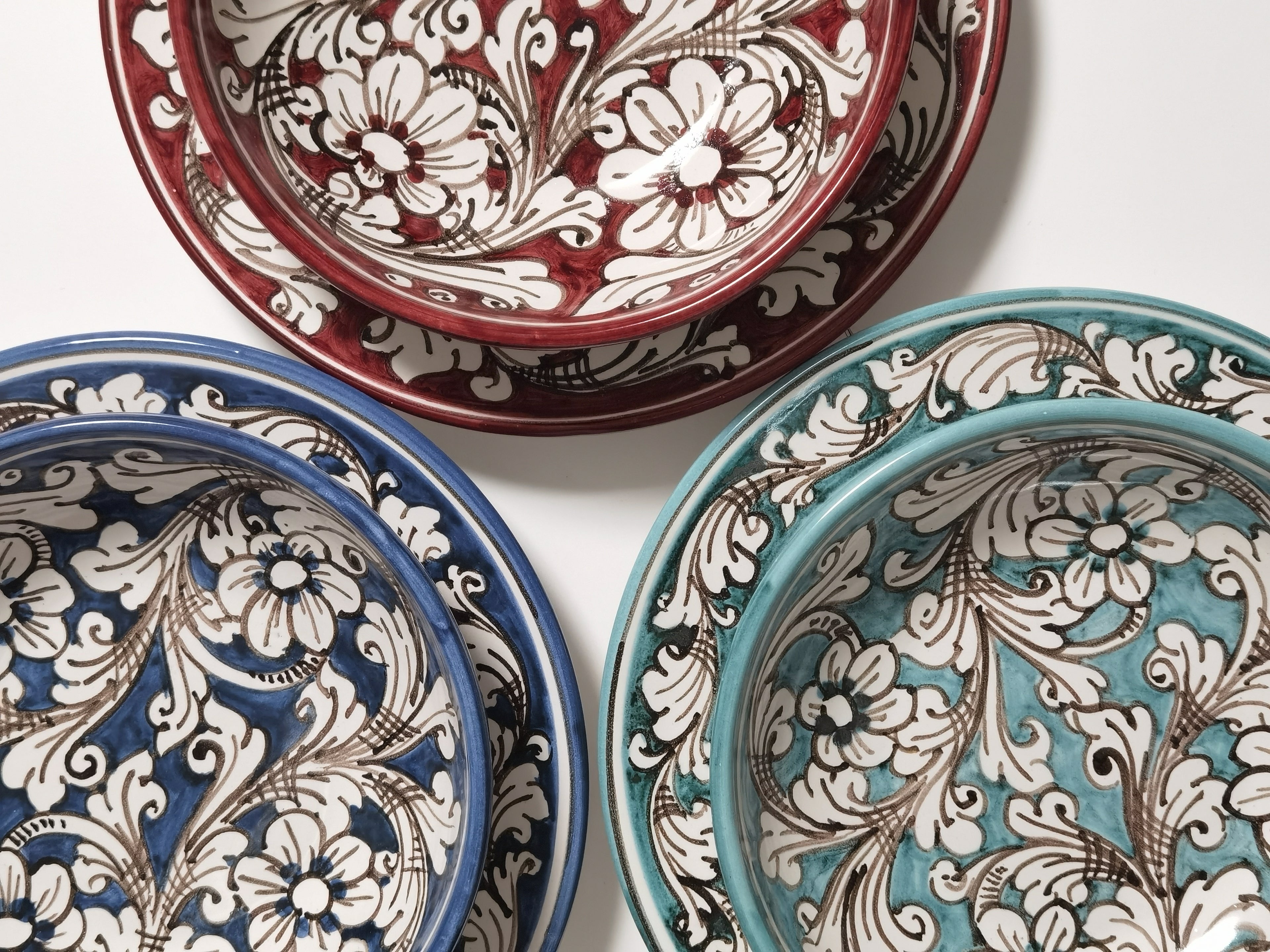 Set di Piatti Artigianali Ornati con Fiori – Ceramica di Caltagirone (6 pezzi)