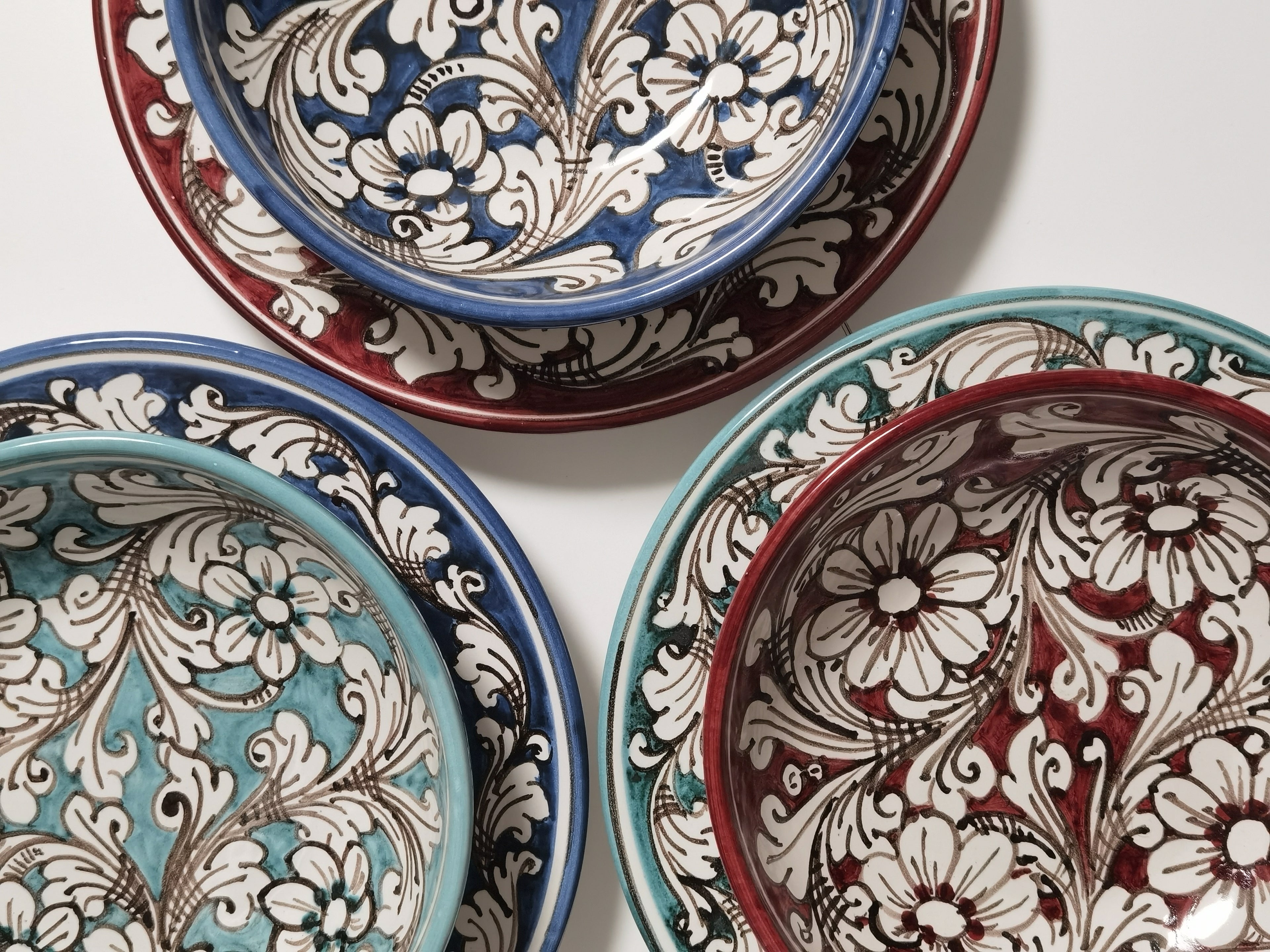 Set di Piatti Artigianali Ornati con Fiori – Ceramica di Caltagirone (6 pezzi)