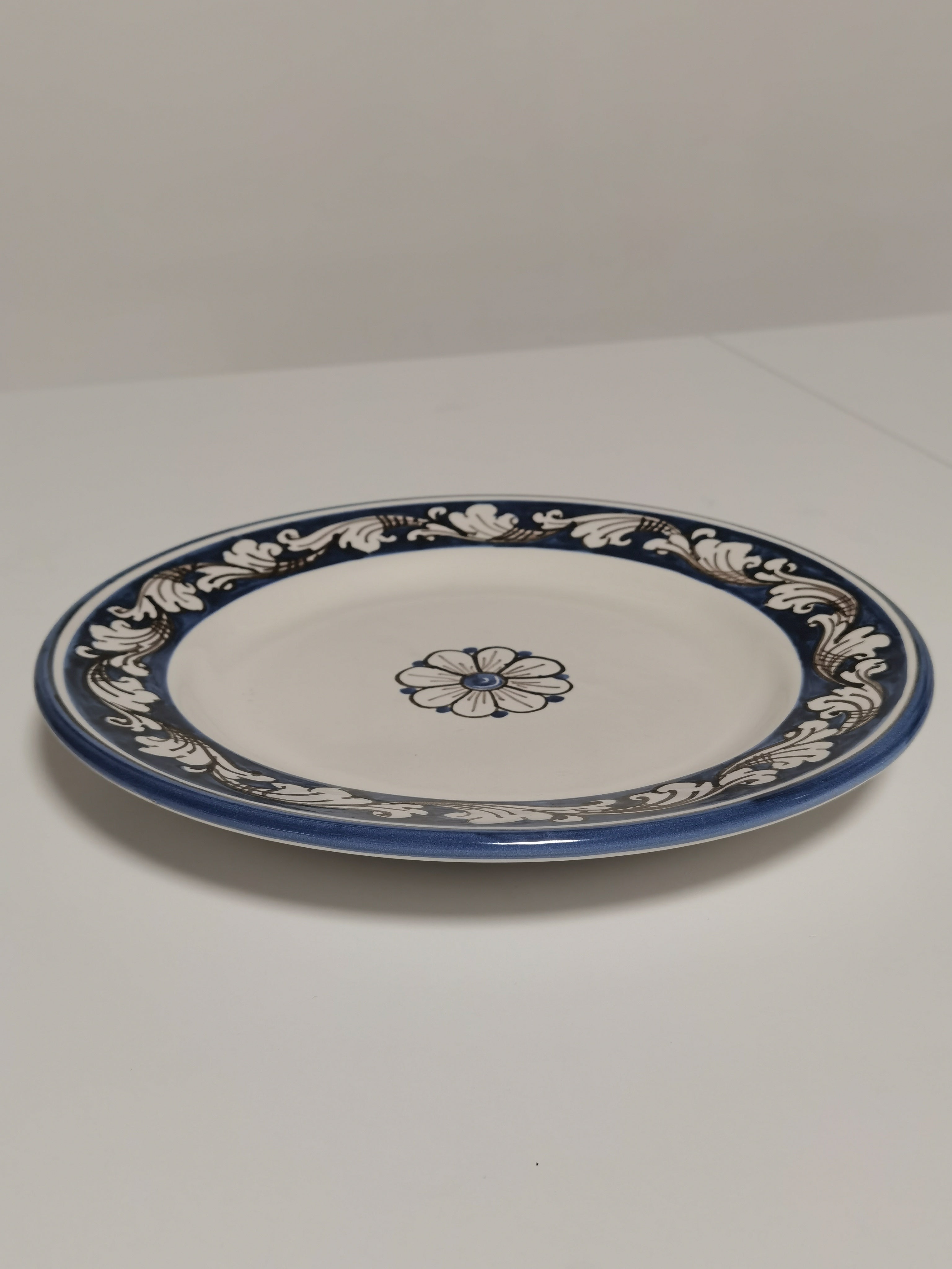 Set di Piatti Artigianali Ornati con Fiori – Ceramica di Caltagirone (6 pezzi)