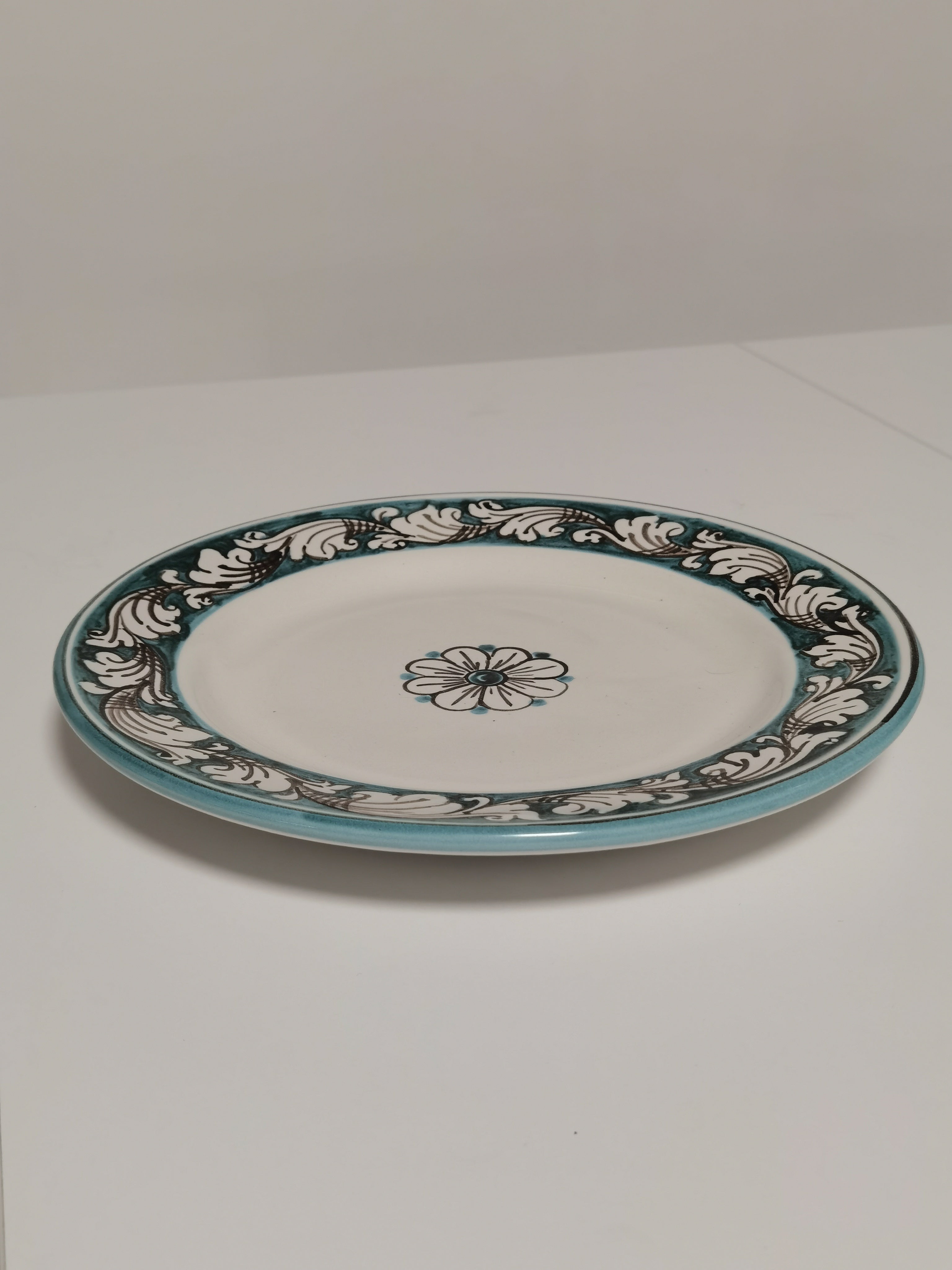 Set di Piatti Artigianali Ornati con Fiori – Ceramica di Caltagirone (6 pezzi)