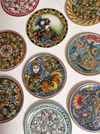 Piatto Tondo Decoro Classico Fondo Verde 20 cm – Ceramica di Caltagirone