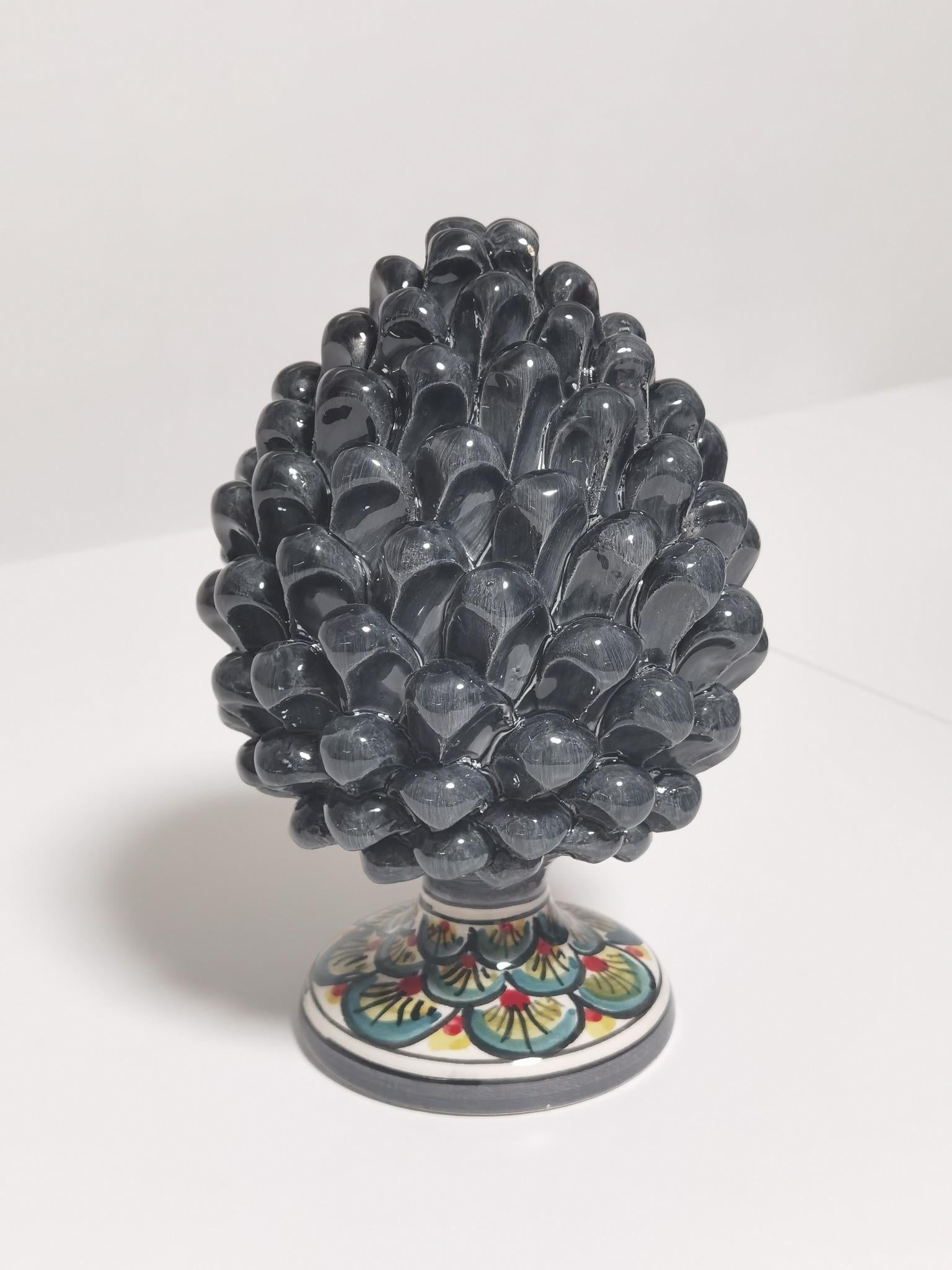 Pigna Artigianale in Ceramica di Caltagirone – Grigio Decorato – 20 cm