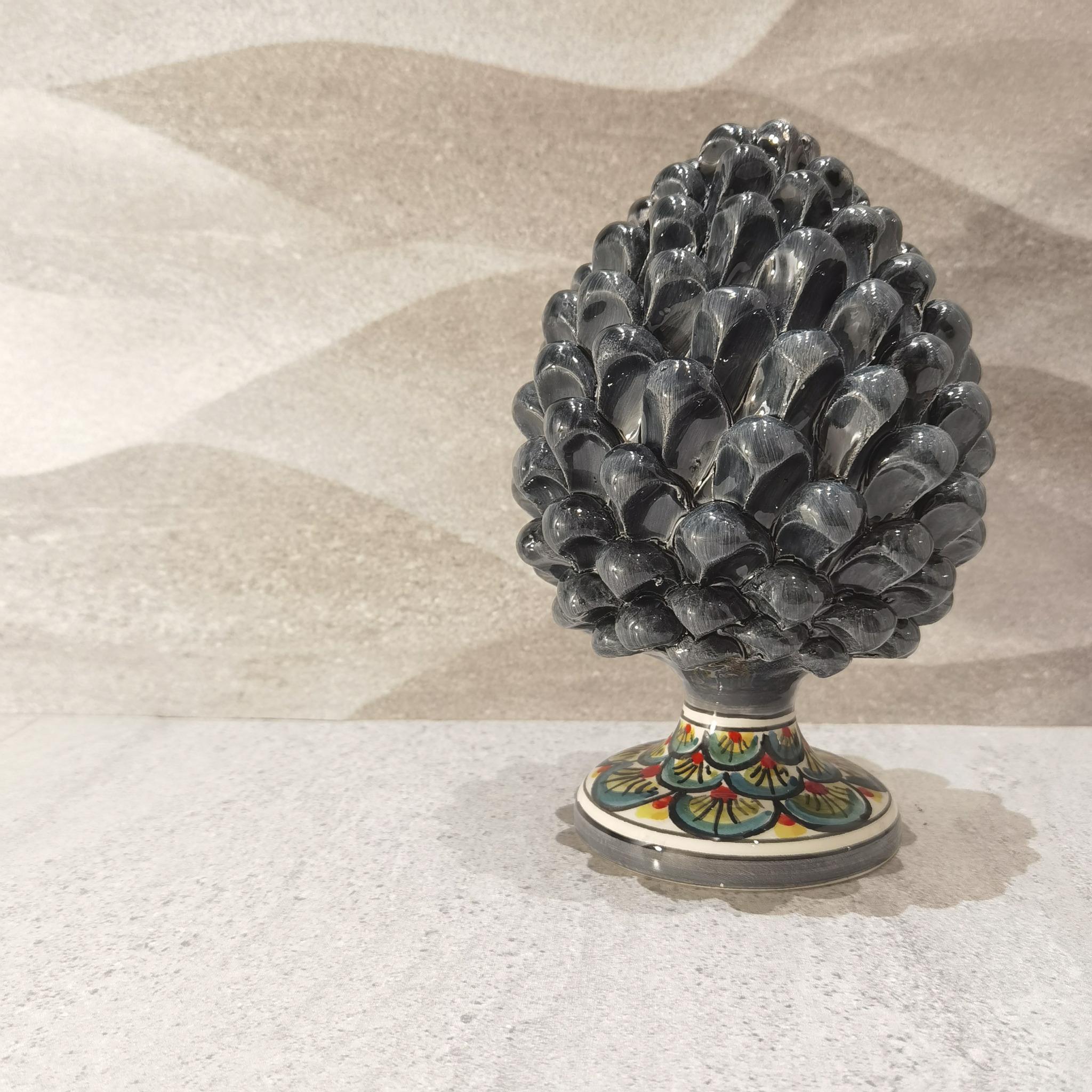 Pigna Artigianale in Ceramica di Caltagirone – Grigio Decorato – 20 cm